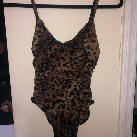Leopard Ruched Bodysuit - Picture 2 of 4